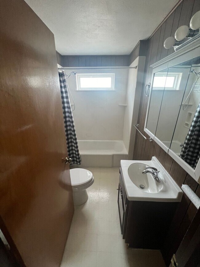 Building Photo - 3355 US-50