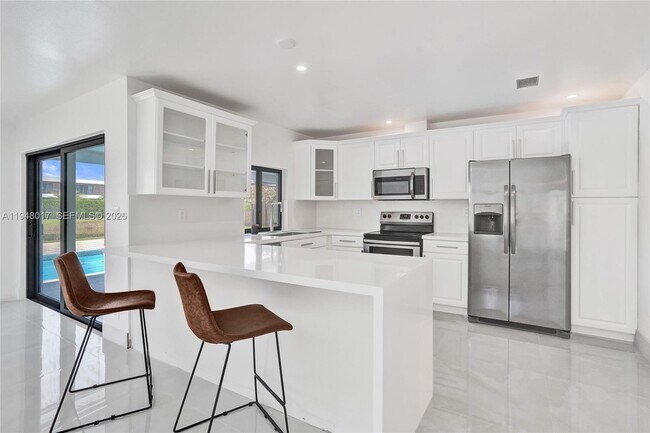 Building Photo - 16653 Golfview Dr