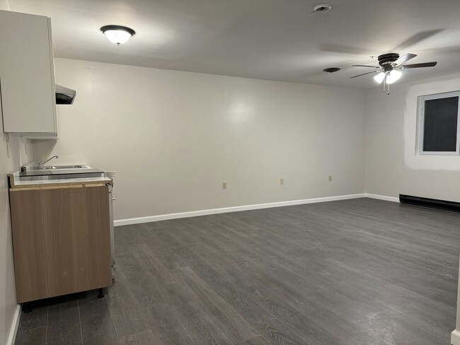 Building Photo - 355 S Main St