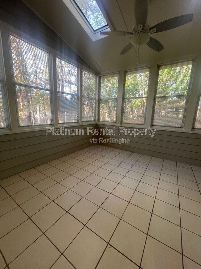 Building Photo - 940 Club Chase Ct