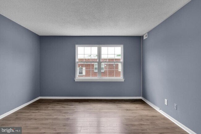 Building Photo - 100 Park Blvd