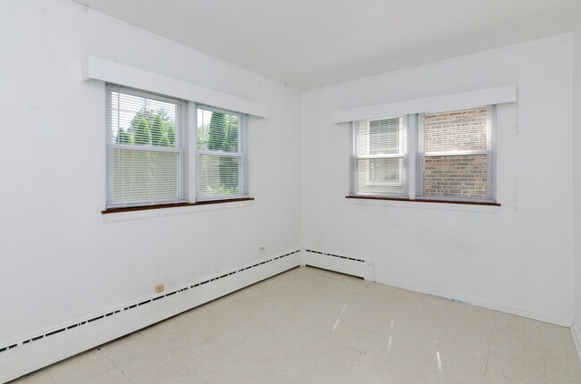 Building Photo - 1014 S Oak Park Ave