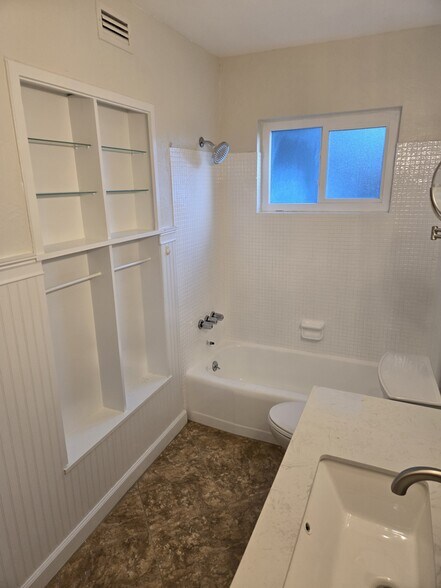 Building Photo - 2304 Ringling Blvd