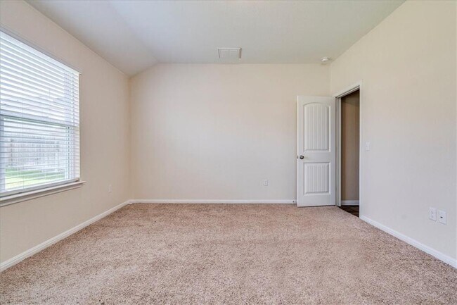 Building Photo - 617 Callahan Ln