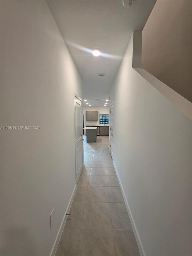 Building Photo - 1114 SW 9th Ave