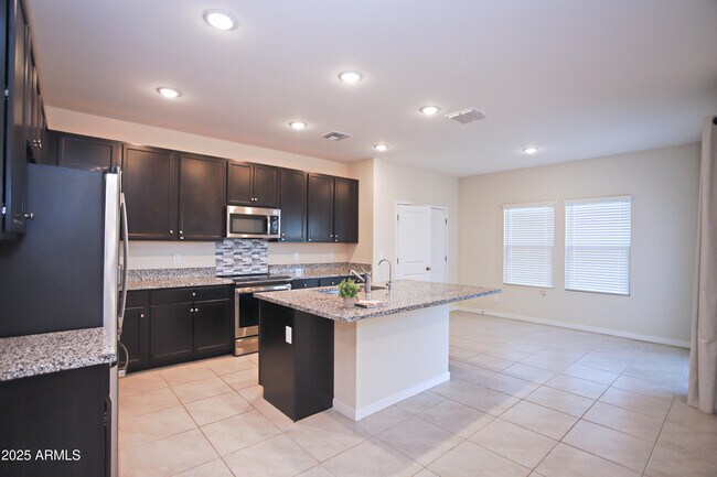Building Photo - 7865 N 79th Ave