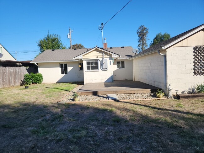 Building Photo - 2-bedroom 1 bath House