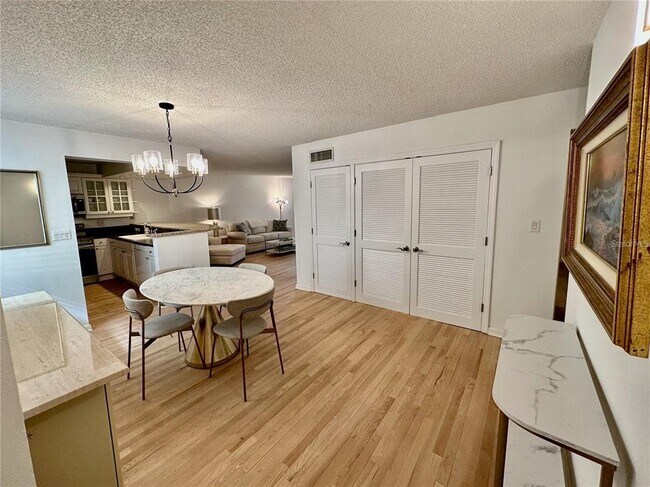 Building Photo - 690 Osceola Ave