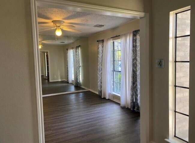 Building Photo - 2418 Chelston Ct