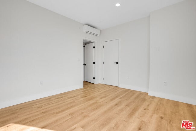 Building Photo - 5813 Lexington Ave