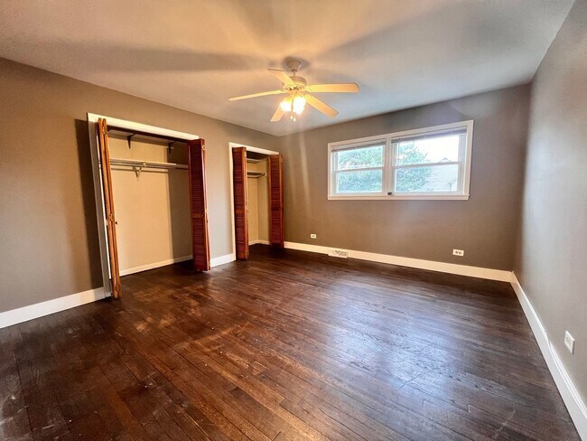 Building Photo - 16W671 56th St