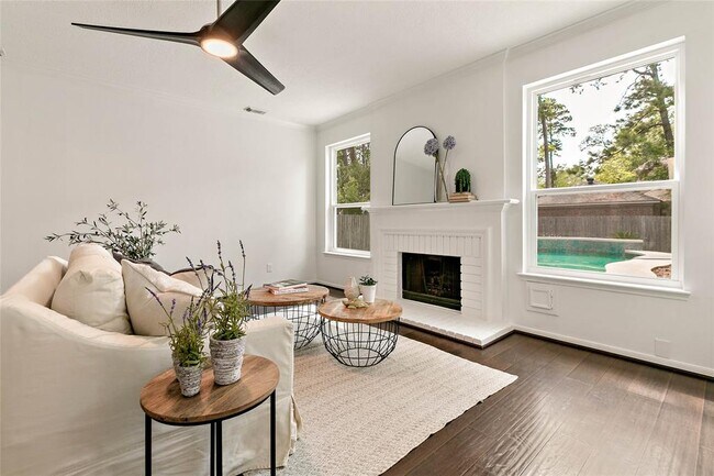 Building Photo - 304 E Golden Arrow Cir