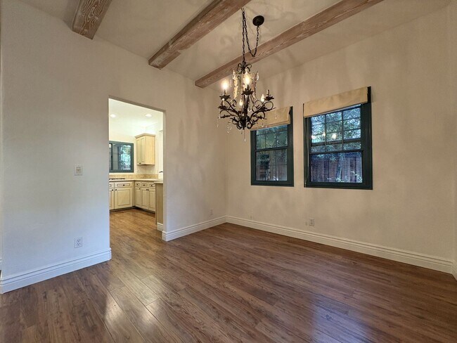 Building Photo - Spacious and Inviting 3-Bedroom, 2.5-Bath Townhome in the Heart of Menlo Park
