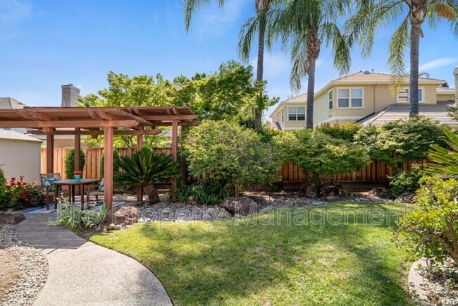 Building Photo - 7723 River Landing Dr
