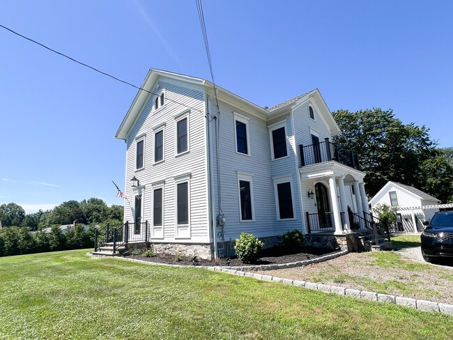 Building Photo - 374 Grassy Hill Rd