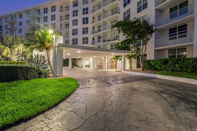 Building Photo - 2851 S Ocean Blvd