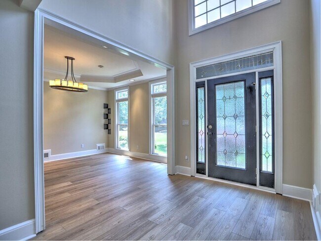 Building Photo - 3237 Waldwick Way SE
