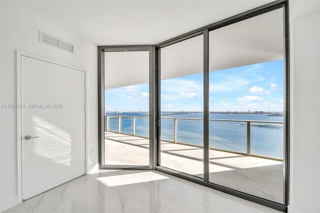 Building Photo - 700 NE 24th St