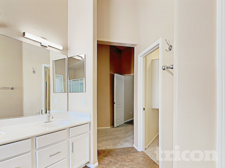 Building Photo - 2929 S 162nd Ln