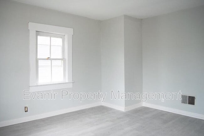 Building Photo - 126 N Walnut St