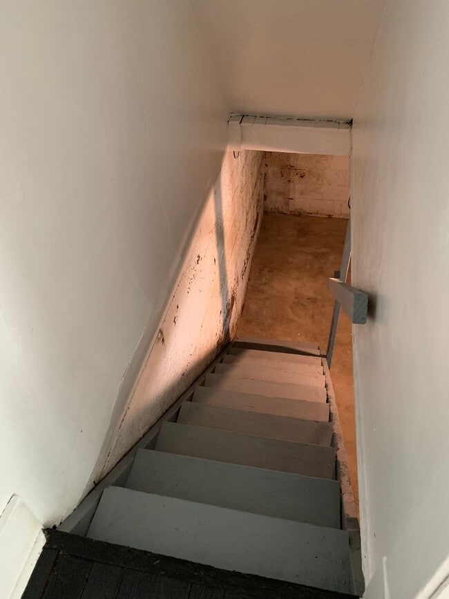 Building Photo - Two Bedroom Duplex