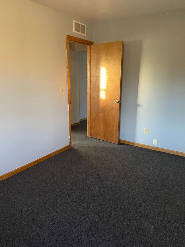 Building Photo - 8809 W Villard Ave