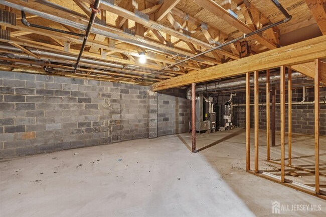 Building Photo - 102 Forest Dr