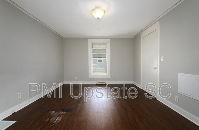 Building Photo - 213 A St