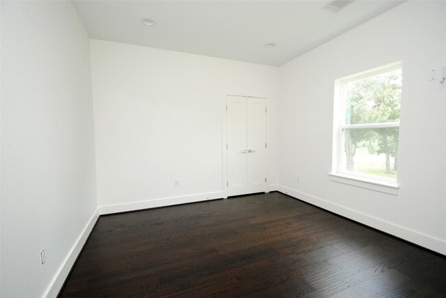 Building Photo - 7707 Jack Oak Ave