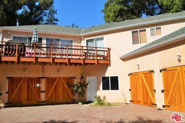 Building Photo - 1671 Happy Trail