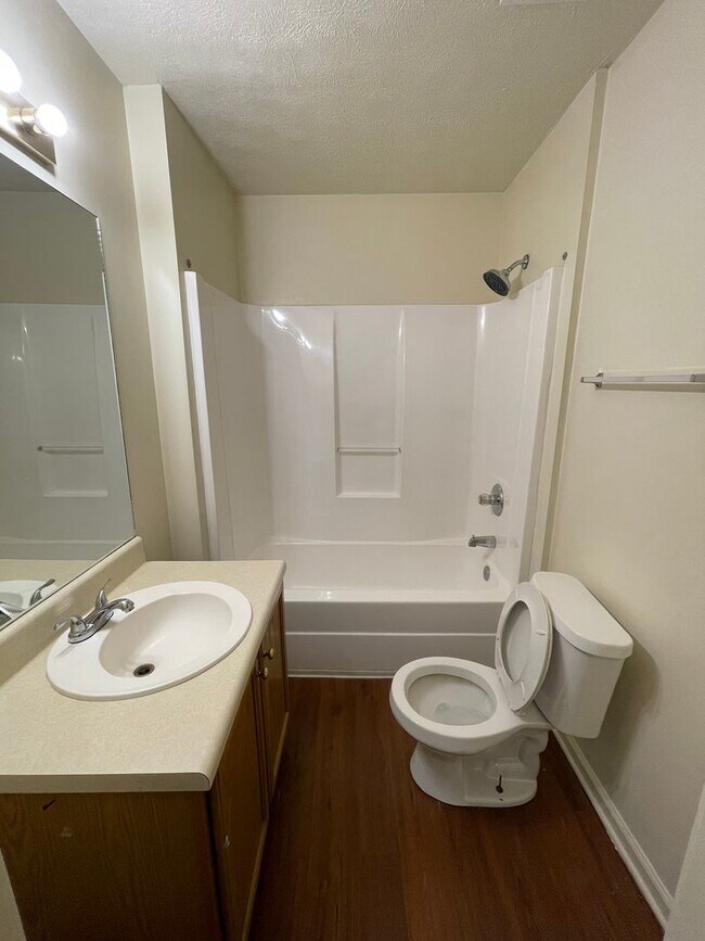 Building Photo - 13 Woodcreek Way SW