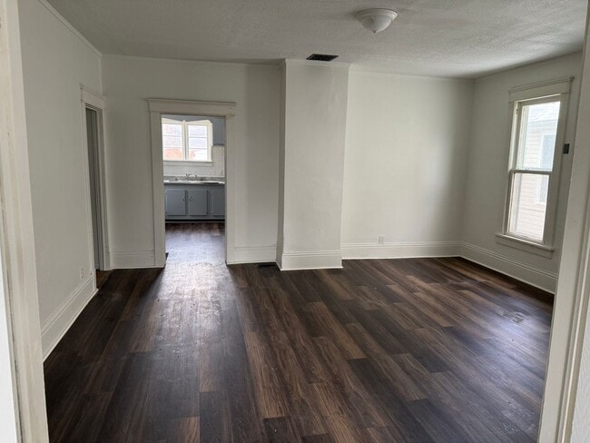 Building Photo - 402 Eastern Ave