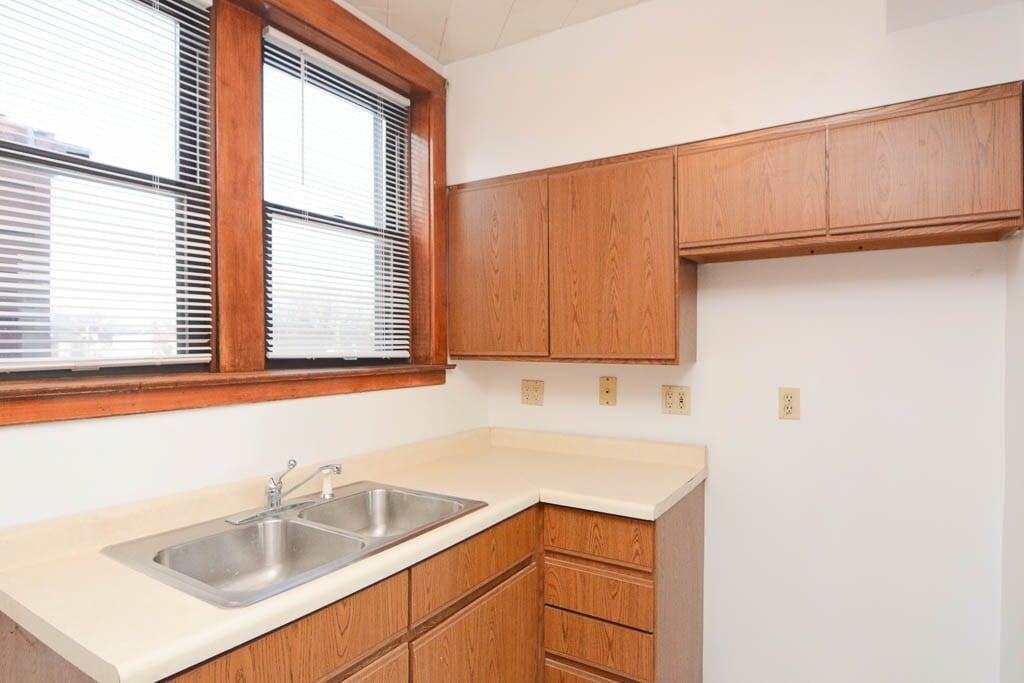 Building Photo - 3619 N Paulina St