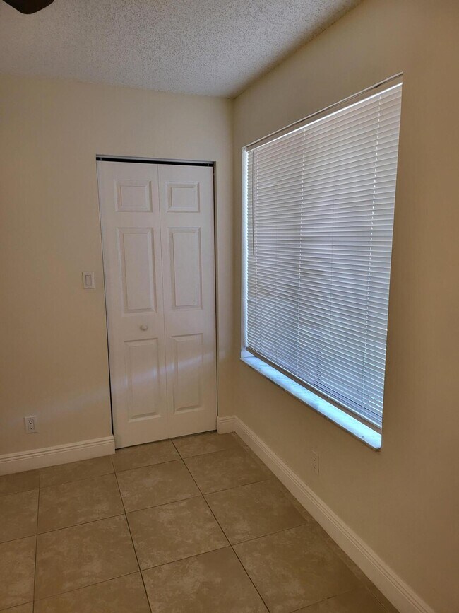 Building Photo - 1138 Coral Club Dr