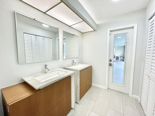 Building Photo - 11933 Waterwood Dr