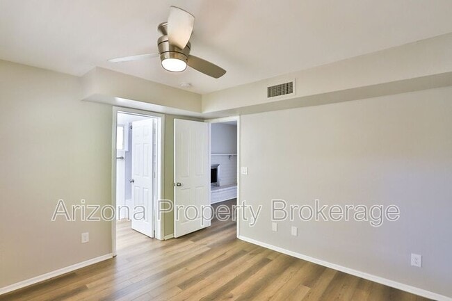 Building Photo - 144 E Vista Del Cerro Dr