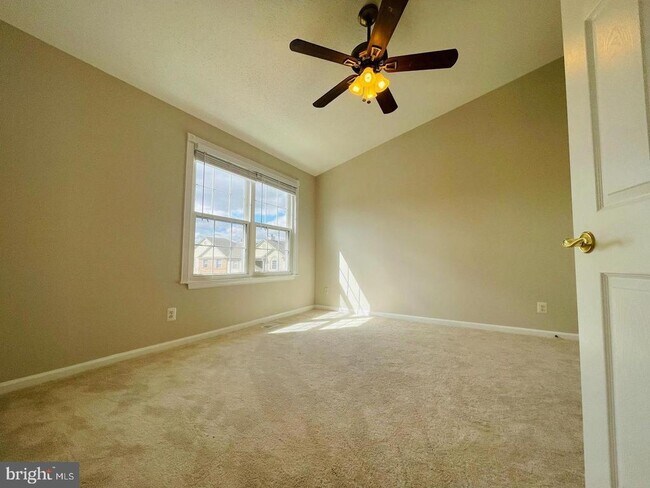 Building Photo - 8069 Stonewall Brigade Ct