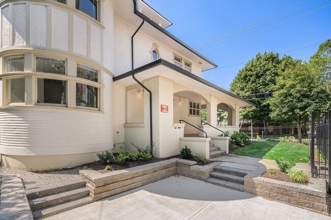 Building Photo - Roost on 17th - Rooming House