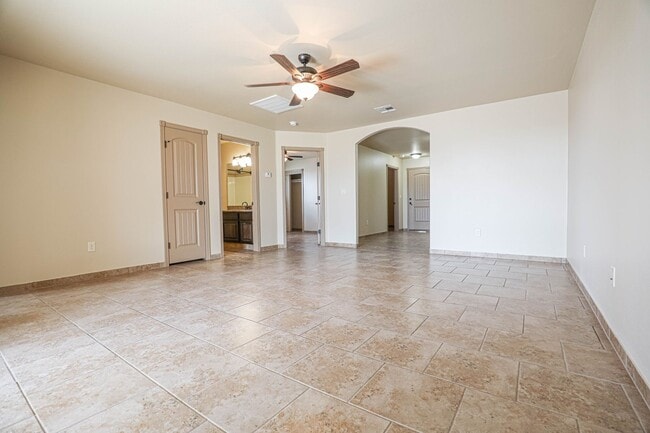 Building Photo - Cozy 3 Bed 2 Bath You've Been Looking For!