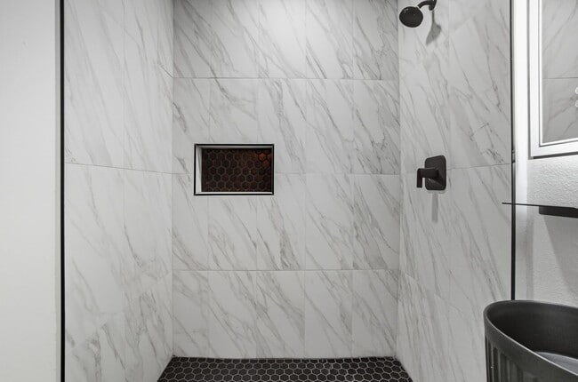 Building Photo - Fully Remodeled 2BR with Modern Upgrades &...