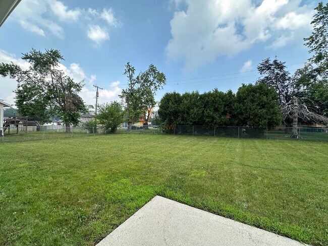 Building Photo - 2836 W 63rd Ln