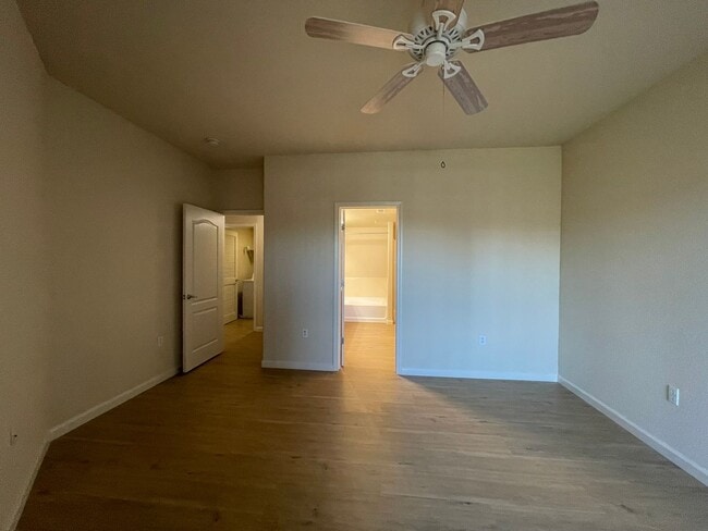 Building Photo - Vessona: Desirable Gated Community: 2bdrm 2bath with Loft!