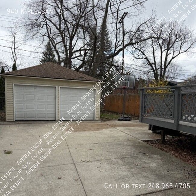 Building Photo - 940 N Pleasant St