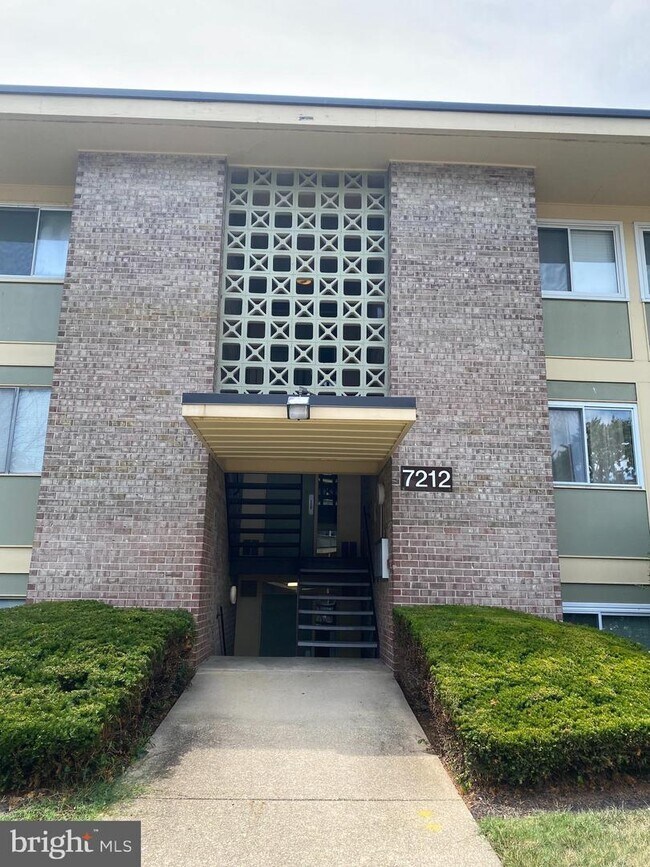 Building Photo - 7212 Donnell Pl