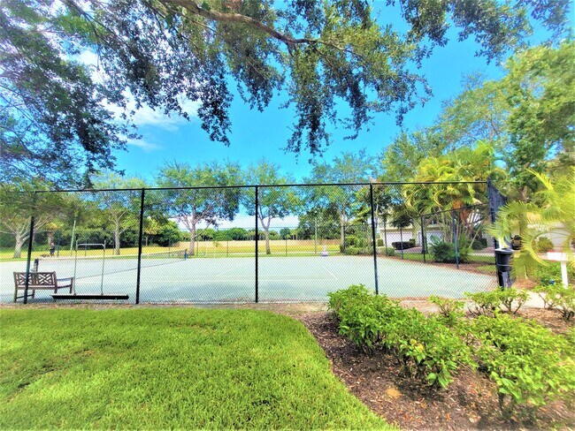 Building Photo - 1825 Bridgepointe Cir