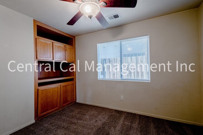 Building Photo - 4 Bedroom/3 Bath Home in the Southwest - $2495 per Month!