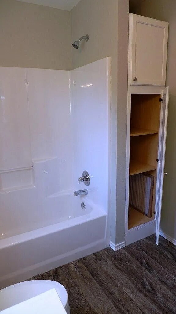 Building Photo - Cute 2/1.5 with All Appliances!