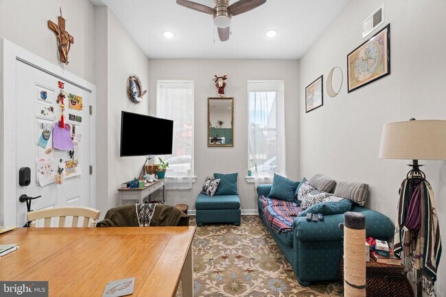 Building Photo - 2234 Master St