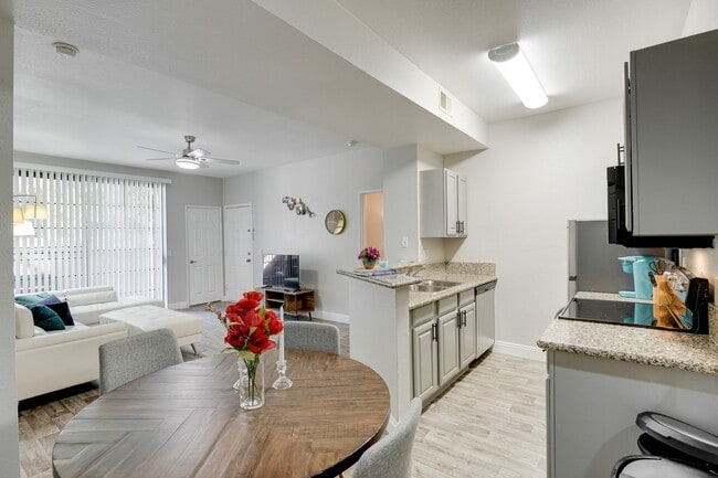 Building Photo - FURNISHED 2 BED 2 BATH NEAR LAS VEGAS STRI...