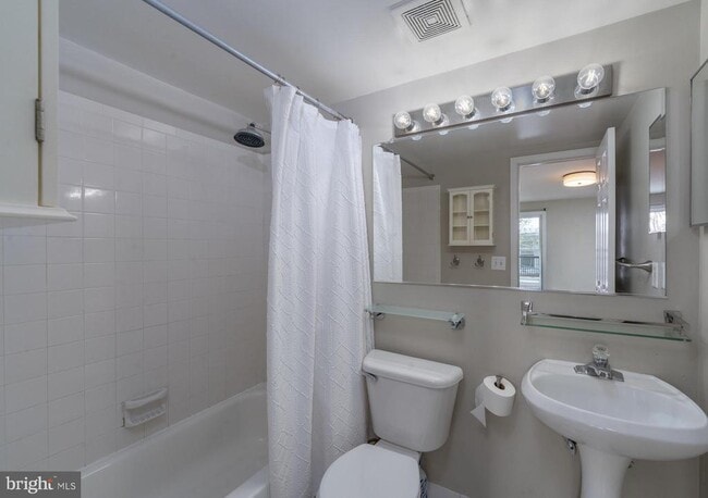 Building Photo - 110 Birckhead St